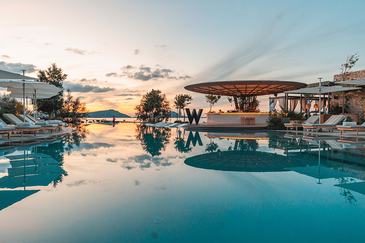 4_ΔΕΗ_IRONMAN_70.3_Costa_Navarino_Peloponnese_Greece_2026_W_Costa_Navarino_Pool.jpg
