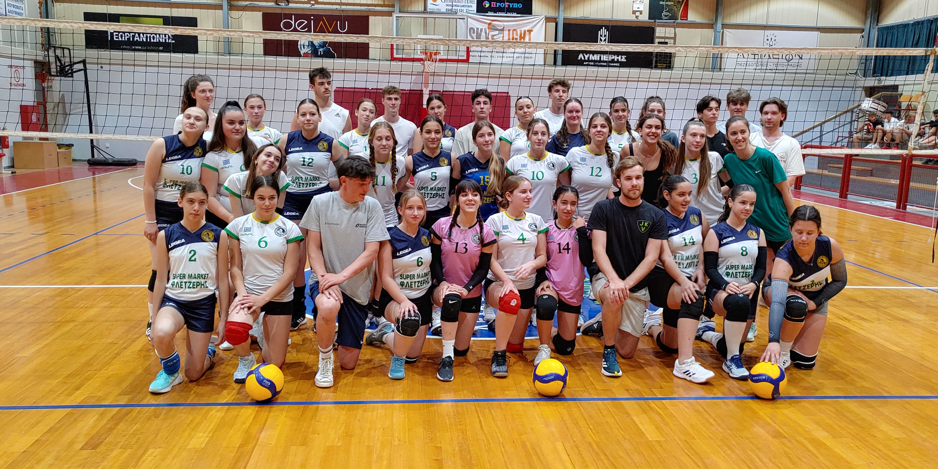 Voleyball_mit_dem_Club_Aiolos_in_Astros.jpg