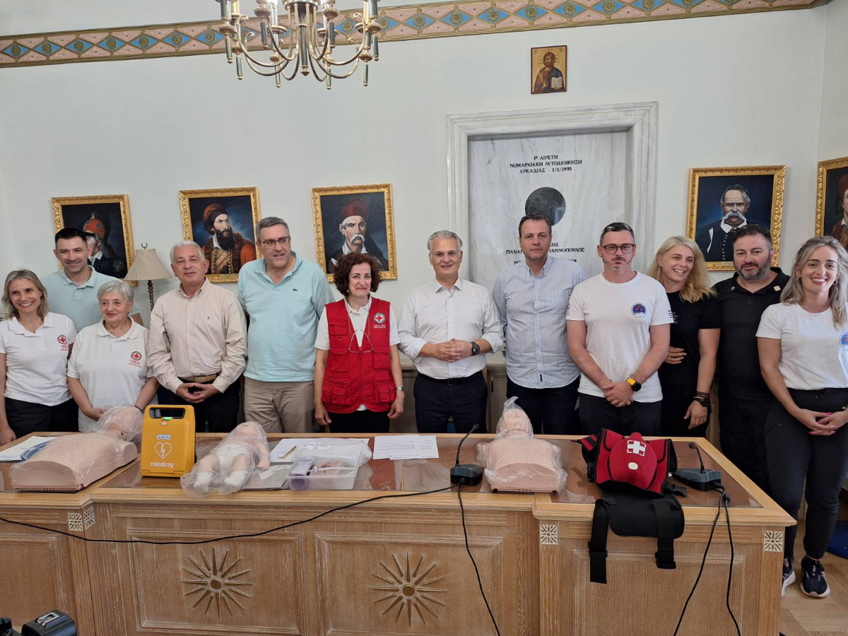 paradosi-apinidoti-ekpaideytikou-exoplismou-4.jpg