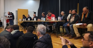 Αγρότες: «Ναι» στον ουσιαστικό διάλογο, αλλά παραμένουν τα τρακτέρ στους δρόμους