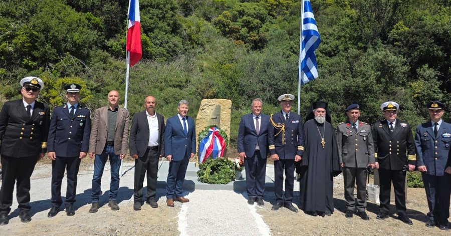 Με εντυπωσιακή πτήση Rafale τα αποκαλυπτήρια στήλης στη Μεσσηνία για τον Γάλλο πιλότο Raphaël Chapalain