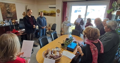 Κάλαντα Πρωτοχρονιάς στον Δήμαρχο Σπάρτης από τα μέλη του ΚΑΠΗ Σπάρτης