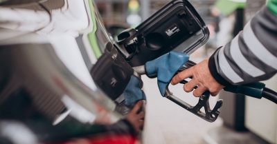 Fuel pass 2026: Τα εισοδηματικά κριτήρια - Τι δικαιούστε με ψηφιακή κάρτα και τι με κατάθεση σε iban