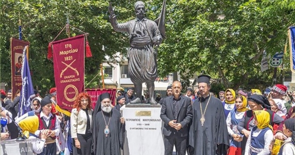 Αποκαλυπτήρια ανδριάντος Αρχιστρατήγου Πετρόμπεη Μαυρομιχάλη στον Πειραιά