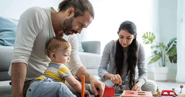 Πώς μπορεί να αλλάξει η σχέση των δύο γονιών μετά από μία γέννα