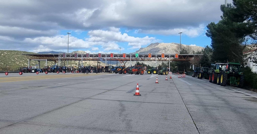 Αρκαδία: Οι αγρότες έκλεισαν τα διόδια της Νεστάνης