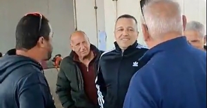 Ο Ηλίας Κασιδιάρης πήρε άδεια από τη φυλακή και επισκέφτηκε μπλόκο αγροτών