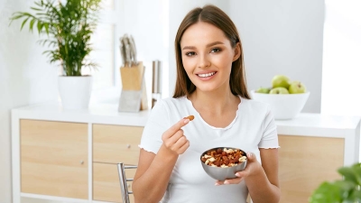 Μνήμη και διατροφή: Τα 30 γραμμάρια την ημέρα που κάνουν καλό στο μυαλό και μας προστατεύουν από την άνοια