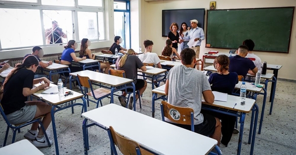 Πανελλαδικές Εξετάσεις: Βατά τα σημερινά θέματα της Νεοελληνικής Γλώσσας και Λογοτεχνίας