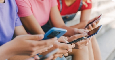 Επιτροπή του Ευρωκοινοβουλίου απαγορεύει τη χρήση social media σε παιδιά κάτω των 13 ετών