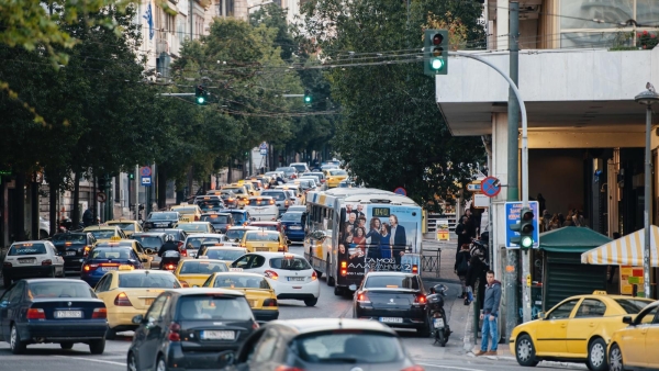 Τι αλλάζει το 2026 για όλους τους οδηγούς -Ποιος είναι ο νέος ευρωπαϊκός φόρος που μπαίνει στη ζωή μας