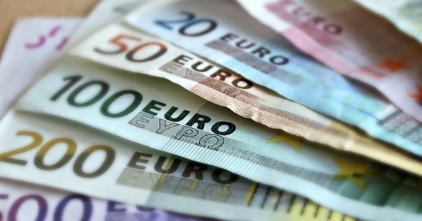 Εφάπαξ από τον e-ΕΦΚΑ και επιδόματα από τη ΔΥΠΑ: Ποιοι οι δικαιούχοι