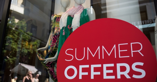 Θερινές εκπτώσεις: Πότε ξεκινούν - Ποια Κυριακή θα είναι ανοιχτά τα καταστήματα