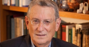 Γράφει ο Π. Κουμουνδούρος: Αλήθεια γνωρίζετε τον κύριο κάτω στην εικόνα;