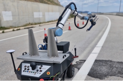 Έφεραν ρομπότ σε δρόμο της Ελλάδας – Φτιάχνει λακκούβες και βάφει γραμμές