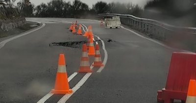 Διακοπή και εκτροπή κυκλοφορίας οχημάτων στην εθνική οδό Τρίπολης – Πύργου, λόγω κατολίσθησης