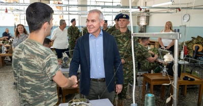 Επίσκεψη Θ. Δαβάκη στο 700 Στρατιωτικό Εργοστάσιο και το Χημείο Ενόπλων Δυνάμεων