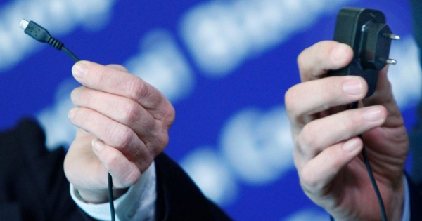 Νέοι κανόνες για τους φορτιστές στην Ευρωπαϊκή Ένωση: Η αλλαγή – ορόσημο