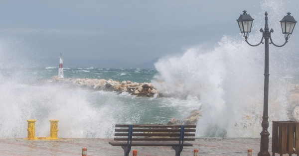 Επικίνδυνο για πυρκαγιές το επόμενο 10ήμερο - Έρχεται δροσερή εβδομάδα με ανέμους έως 8 μποφόρ