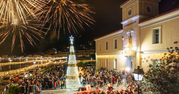 Χριστούγεννα στον Δήμο Ανατολικής Μάνης: Άναψαν τα δένδρα σε Γύθειο και Αρεόπολη δίνοντας το έναυσμα της εορταστικής περιόδου!
