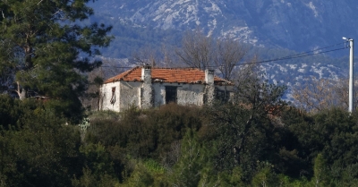 ΟΠΕΚΑ: Έως 600 ευρώ για κατοίκους απομακρυσμένων χωριών – Τα κριτήρια και οι περιοχές