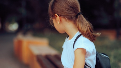 Ένα παιδί που δεν ζητάει ποτέ τίποτα – Τι κρύβεται πίσω από τη σιωπηλή του ανάγκη – Το μήνυμα που συχνά δεν ακούμε