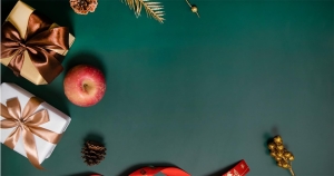 Χριστουγεννιάτικο τραπέζι: Η τέχνη του να εντυπωσιάζεις με απλά υλικά και ατμόσφαιρα