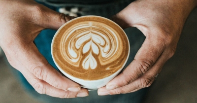 Η συχνή κατανάλωση καφέ συνδέεται με πιο δυνατή καρδιά - Τι δείχνει νέα έρευνα