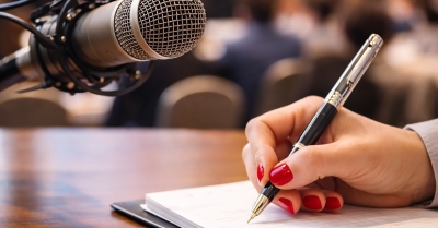 Δημοσιογράφος παρέχει υπηρεσίες σπικάζ, σύνταξης Δελτίων Τύπου και επικοινωνιακής υποστήριξης