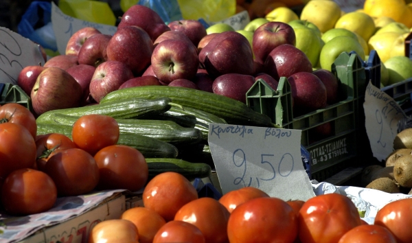 Τρώμε πατάτες από την Αίγυπτο, ντομάτες από την Τουρκία, μήλα από τη Βόρεια Μακεδονία