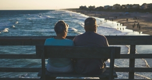 «Παγώνουν» το 2027 τα όρια ηλικίας συνταξιοδότησης: Επανέλεγχος το 2030