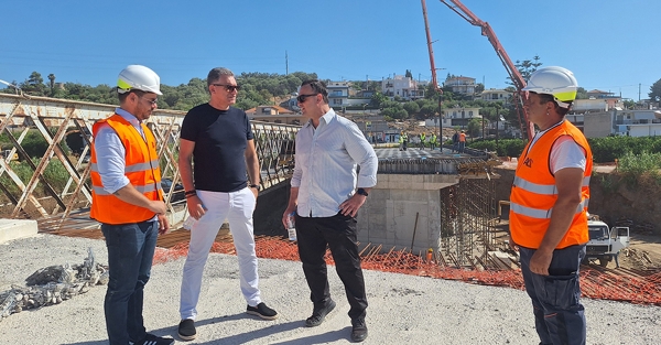 Στο εργοτάξιο κατασκευής της νέας γέφυρας του Ευρώτα ο Θεόδωρος Βερούτης