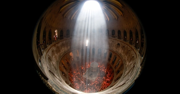 Στις 19.00 η άφιξη του Αγίου Φωτός στο αεροδρόμιο «Ελ. Βενιζέλος»