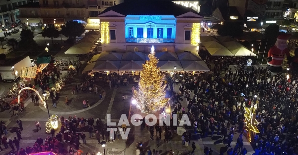 Σπάρτη: Μαγευτική η φωταγώγηση του Χριστουγεννιάτικου Δέντρου στην κατάμεστη κεντρική πλατεία και η συναυλία των Onirama