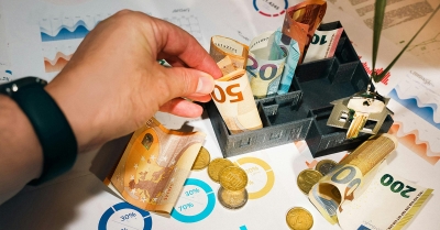 Τέλος από το 2028 ο καθορισμός του κατώτατου από την κυβέρνηση - Με ποια κριτήρια θα αυξάνεται