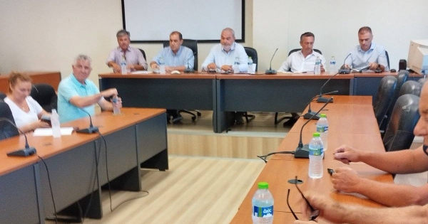 Σύσκεψη στο Δημαρχείο Τριφυλίας με τη συμμετοχή της Περιφέρειας για τις καταστροφές από την πυρκαγιά