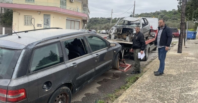 Απομάκρυνση εγκαταλελειμμένων οχημάτων από τους δρόμους της Σπάρτης
