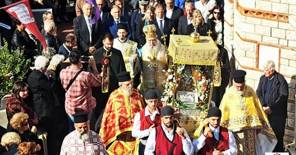 Πλήθος πιστών στην πανήγυρη του προσκυνήματος του Αγ. Νεκταρίου στη Συκέα