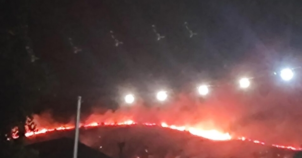 Μεγάλη φωτιά στη Μεταμόρφωση – Πνέουν ισχυροί άνεμοι