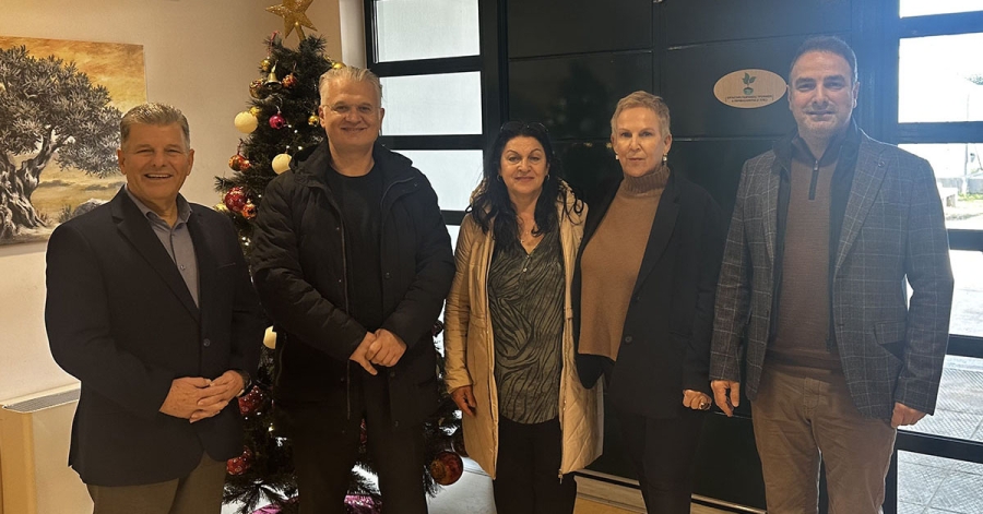 Χριστουγεννιάτικες ευχές και χαμόγελα σε σχολεία Ειδικής Αγωγής και Εκπαίδευσης της Καλαμάτας για τον Περιφερειάρχη Πελοποννήσου