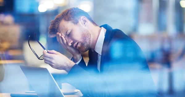 Γιατί νιώθω κουρασμένος όλη την ώρα; Τι μπορεί να συμβαίνει