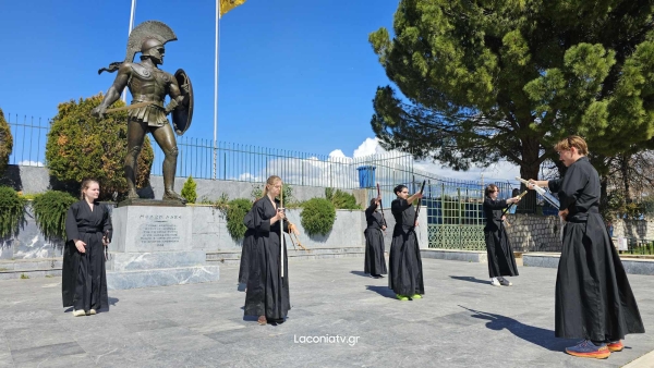 (vid) Ήρθαν από Νορβηγία &amp; δεν τους άφησαν να μπουν στην καστροπολιτεία του Μυστρά