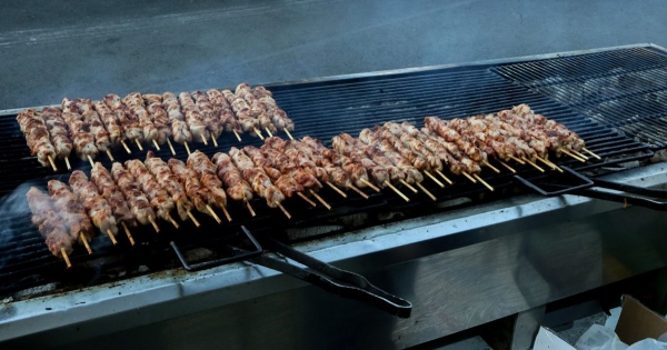 Ψησταριές σε πανηγύρια: «Καμία νέα νομοθετική ρύθμιση για απαγόρευσή τους»