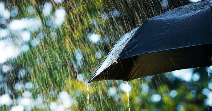 Καιρός με δύο πρόσωπα το σαββατοκύριακο: Πού θα βρέξει, πού θα έχει ηλιοφάνεια