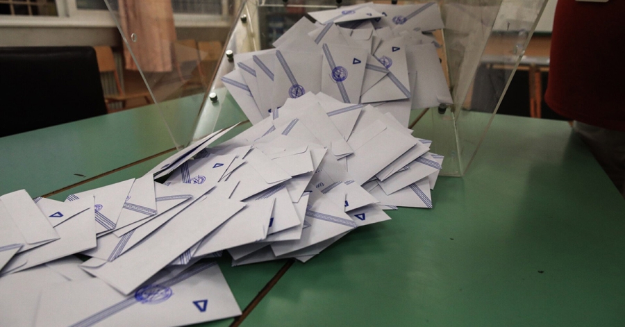 Real Polls: Ο ΟΠΕΚΕΠΕ στοιχίζει σε ΝΔ - Άνοδος για ΠΑΣΟΚ - Τα ποσοστά για Καρυστιανού, Τσίπρα