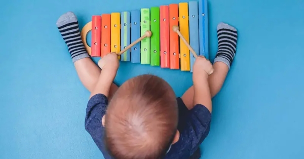 Η μουσική βοηθά τον εγκέφαλο του μωρού να αναπτυχθεί