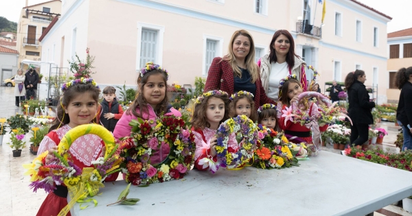 Σε έναν απέραντο κήπο μετατράπηκε το Γύθειο για τη Γιορτή της Άνοιξης