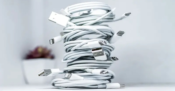 Το USB αλλάζει λογότυπο για να τελειώσει ο εφιάλτης με τα πολλά και μη συμβατά καλώδια!