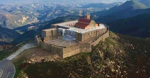 Η Μάνη γιορτάζει την Παναγιά την Γιάτρισσα - Live από το LaconiaTV η Πολυαρχιερατική Θεία Λειτουργία