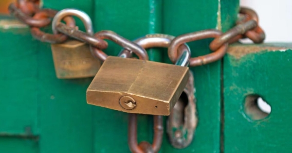 Λίγοι άνθρωποι γνωρίζουν: Ποια είναι η λειτουργία της μικρής τρύπας στο λουκέτο